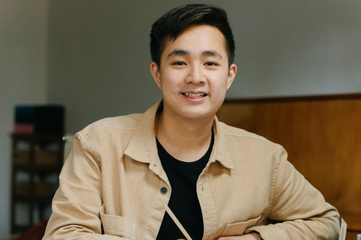 A picture of someone writing something.