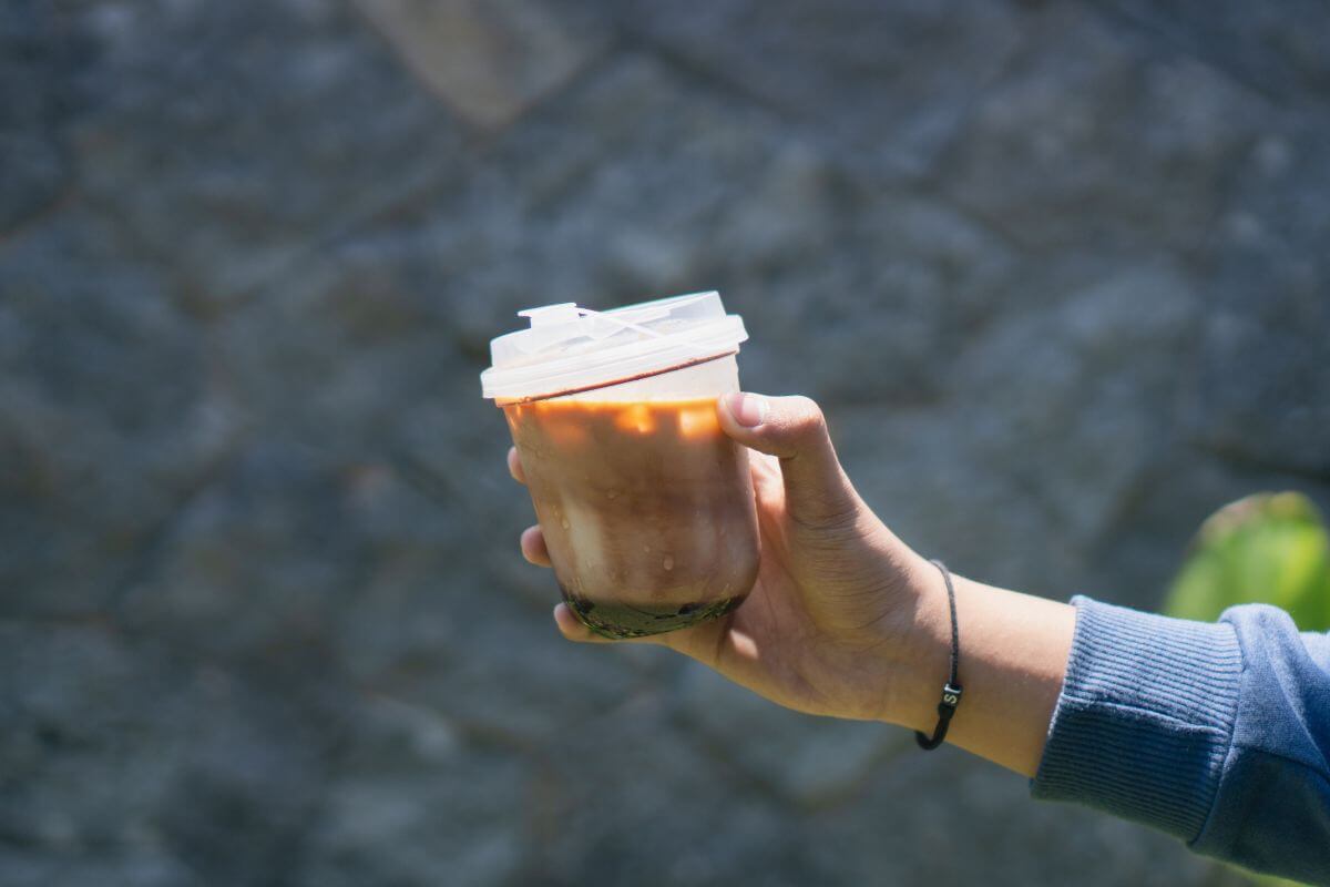 A picture of a to-go iced coffee.