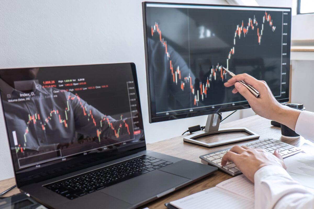 A photo of someone investing. 