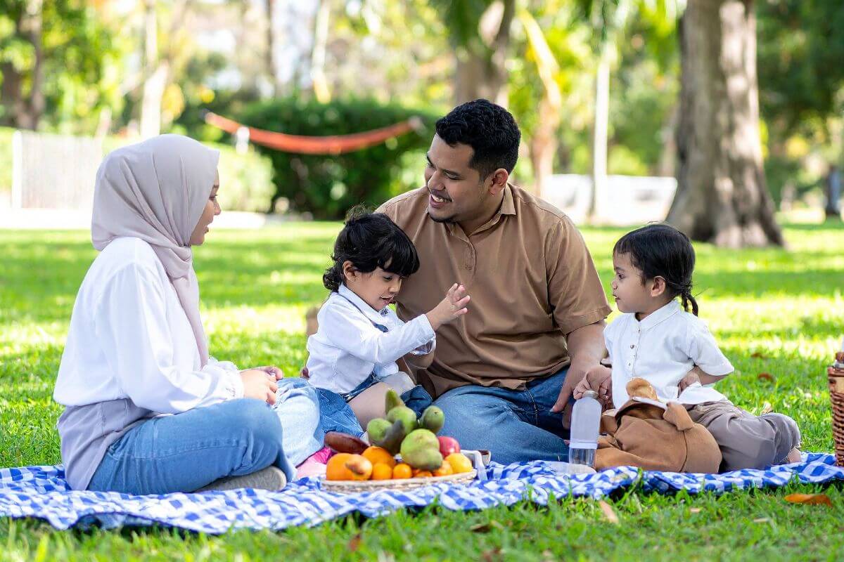 A picture of a family picnic.
