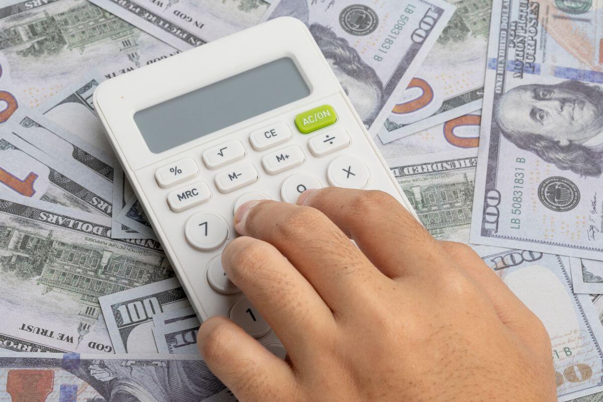 A picture shows a man's hand calculating money.