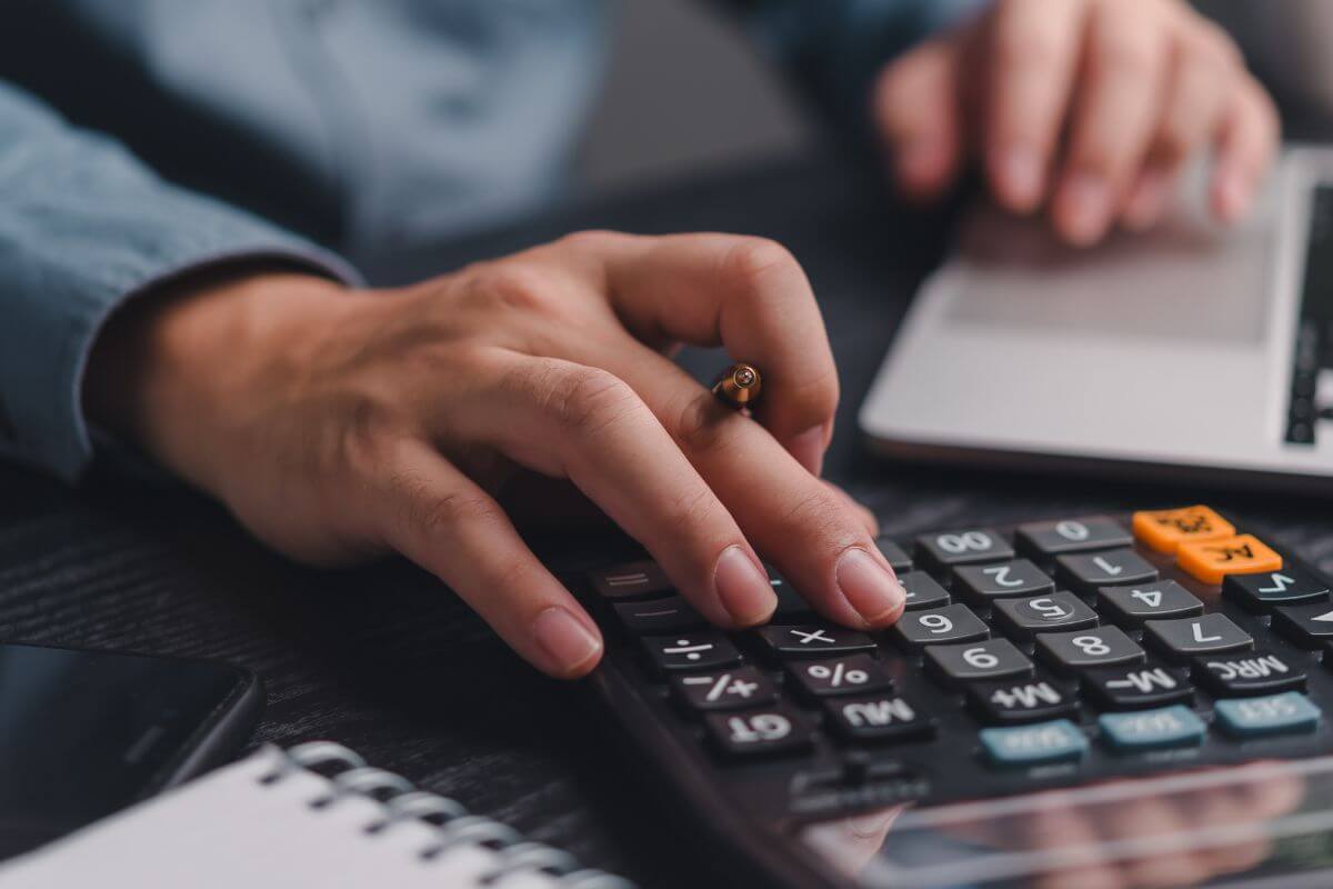 A picture of someone calculating something.