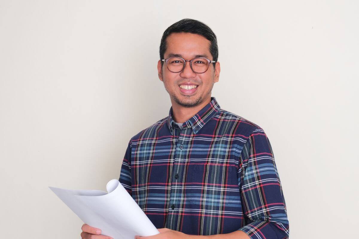 A picture of a smiling man.