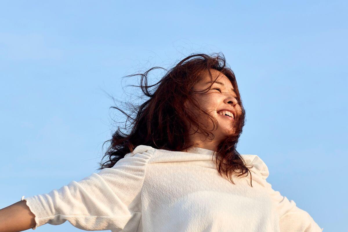 A picture of a free woman.