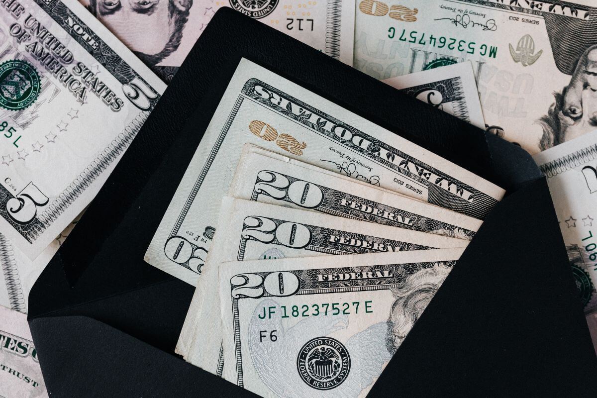 A picture of a money envelope.