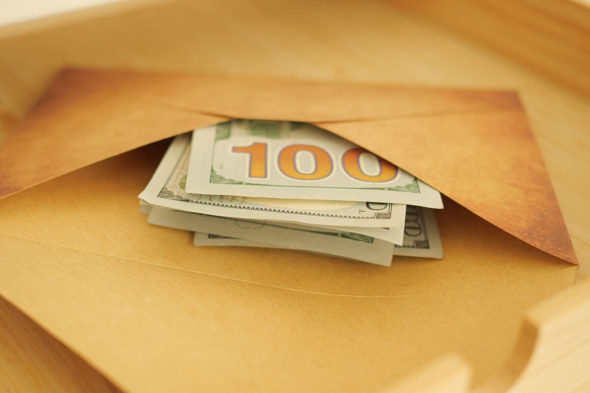 A picture of a money envelope.