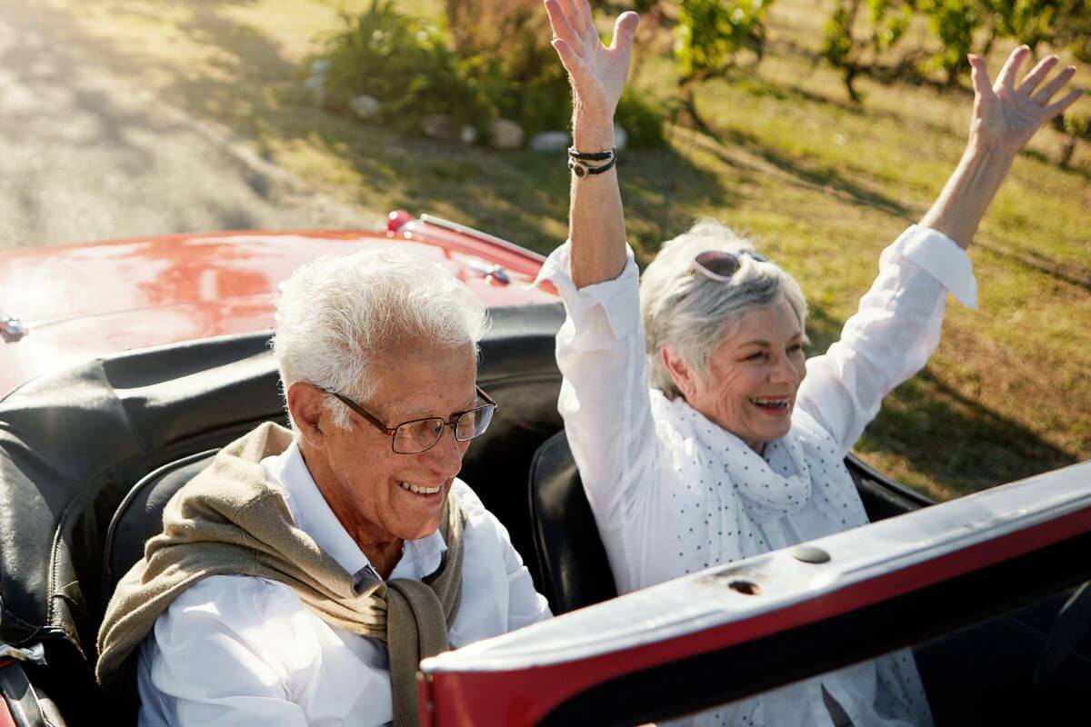Un couple âgé heureux.