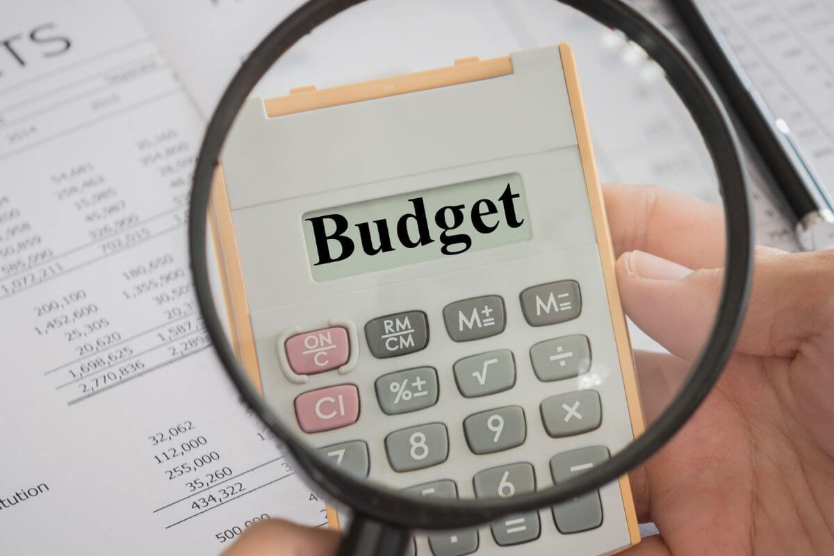 A picture of a calculator with the word 'budget'.