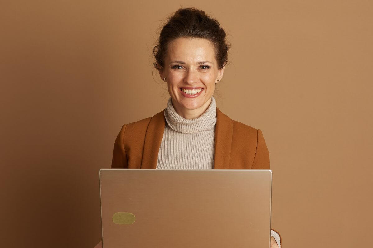 A picture of a lady smiling.