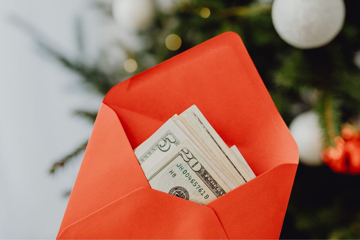 A picture of a money envelope.