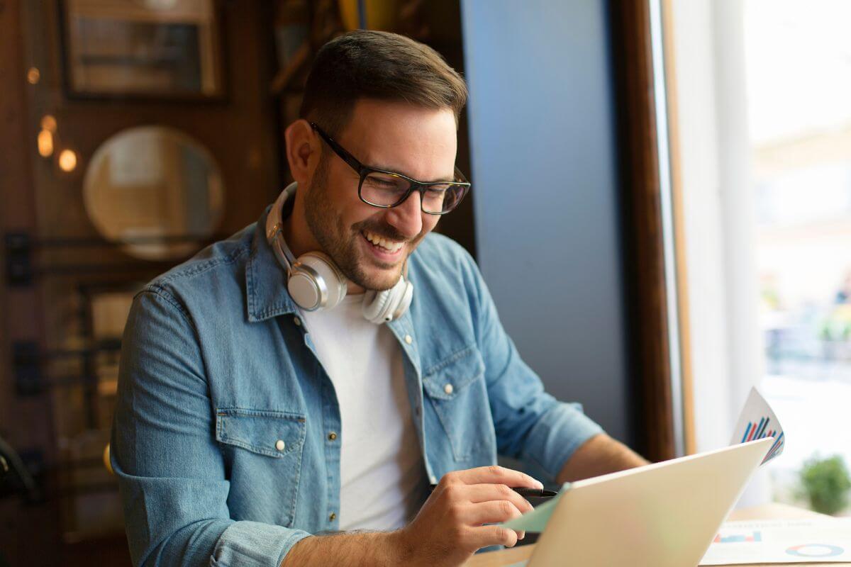 A picture of a freelancer.