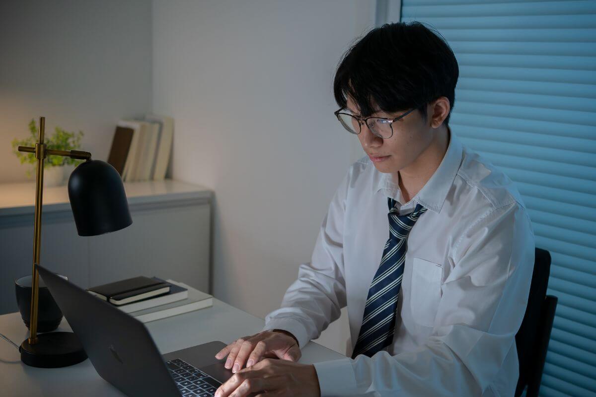 A picture of someone working.