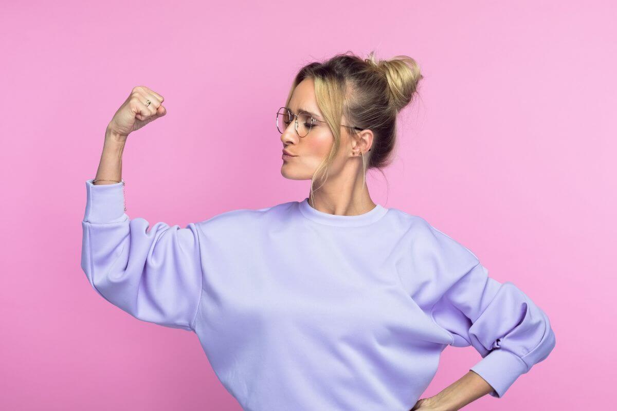 Une femme avec confiance.