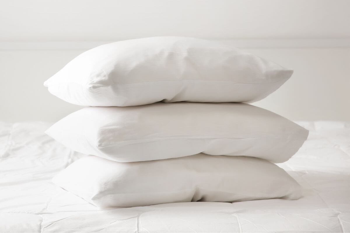 A picture of a pile of pillows.