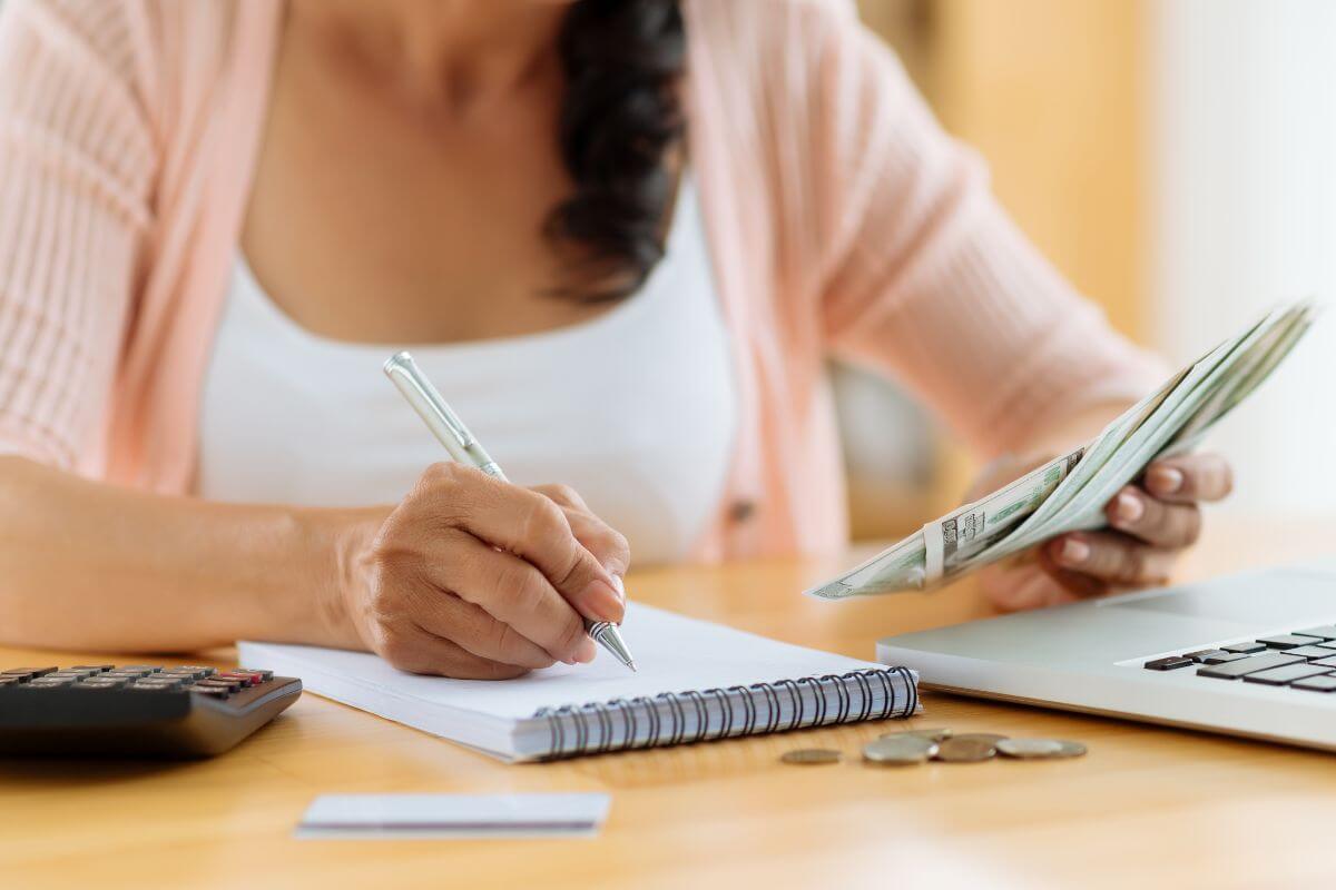 A picture of a woman making a budget.