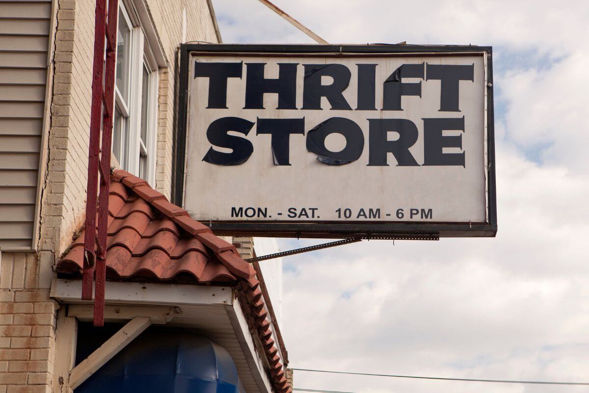 A picture of a thrift store signage.