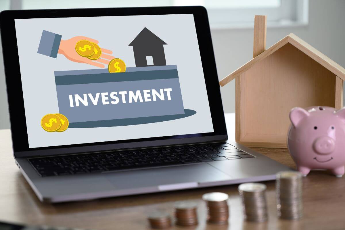 An image shows a laptop with an investment display.