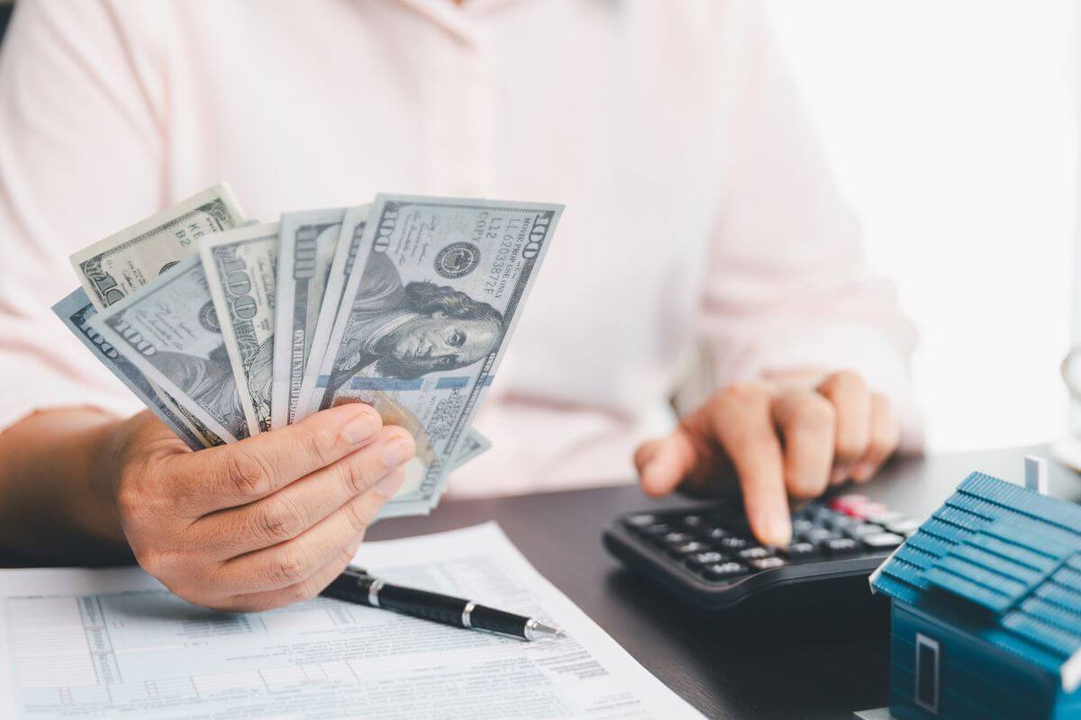 An image of a man's hand calculating money.