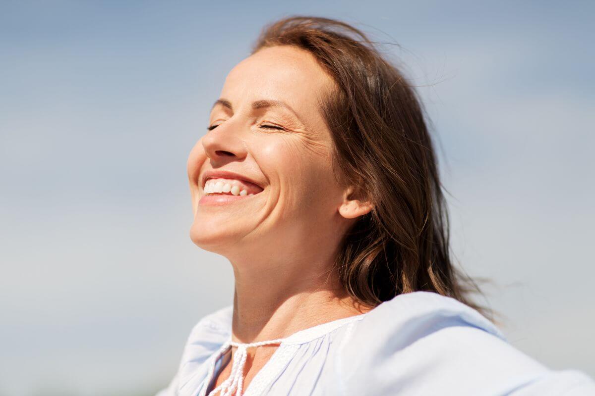 An image of a happy woman.
