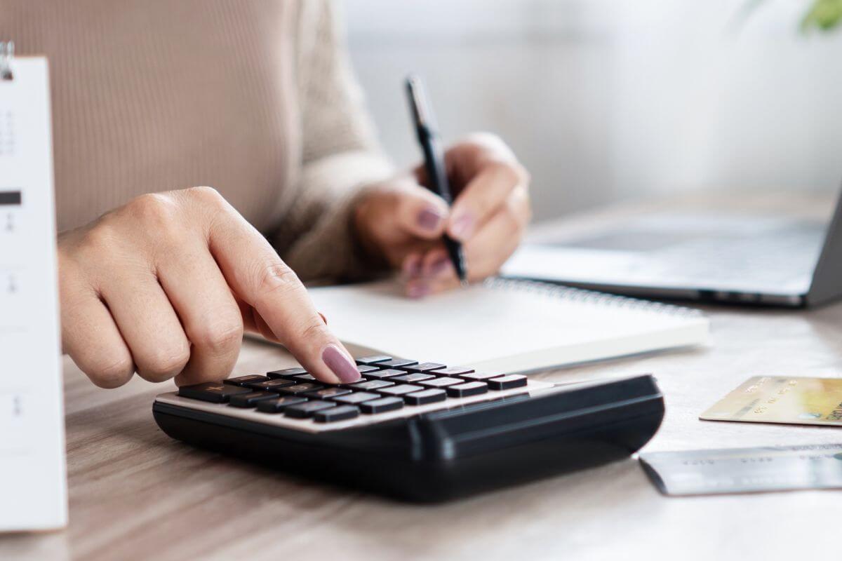 A picture of a woman calculating something.