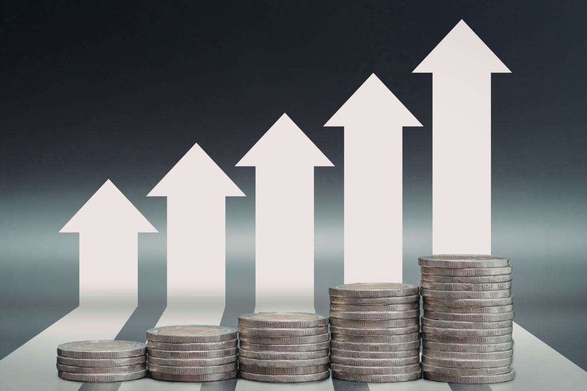 A picture shows stacks of coins and rising arrows.