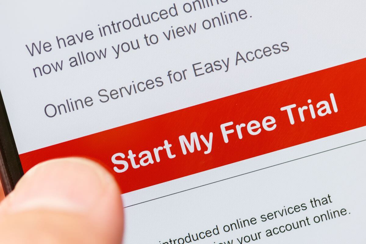 A picture shows a free trial text display on a phone.