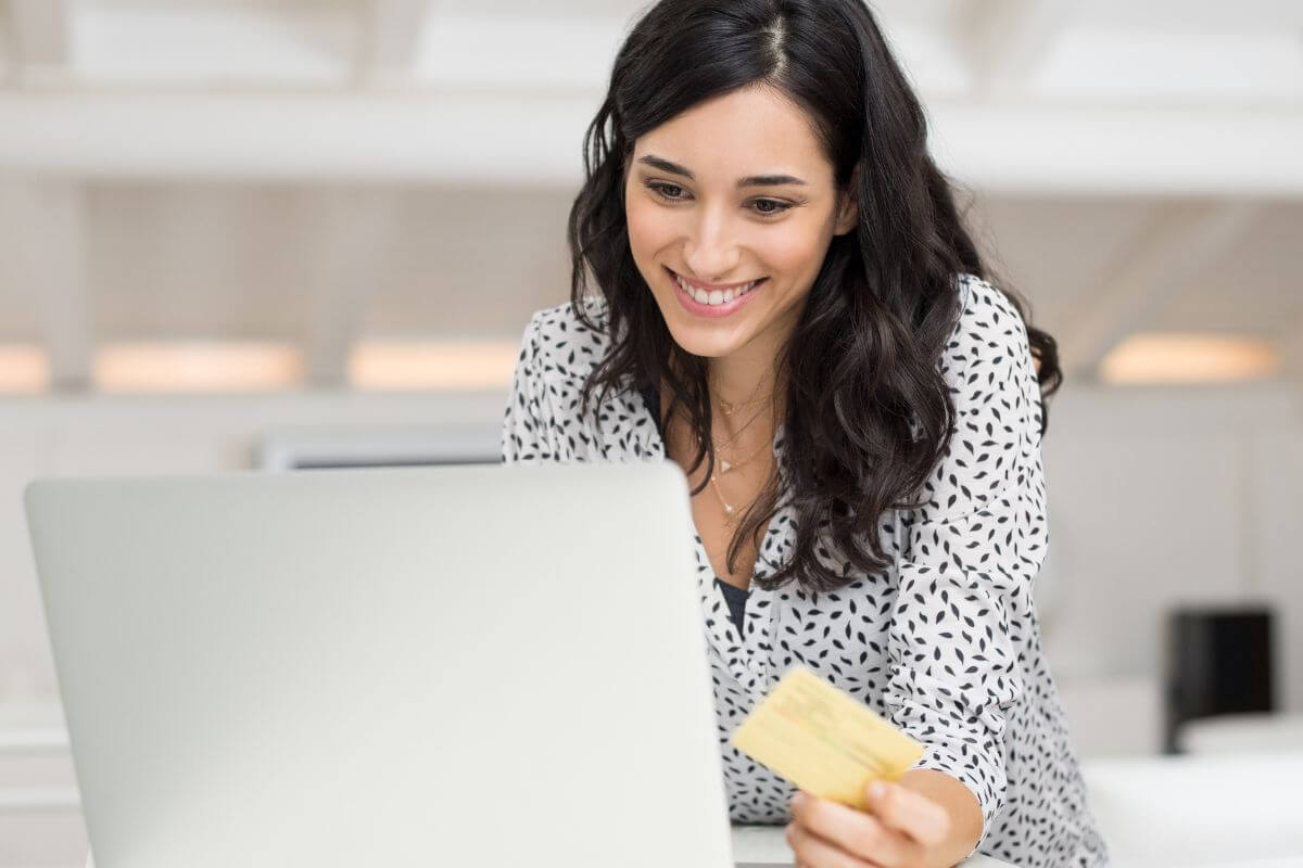 A picture of a woman paying online.