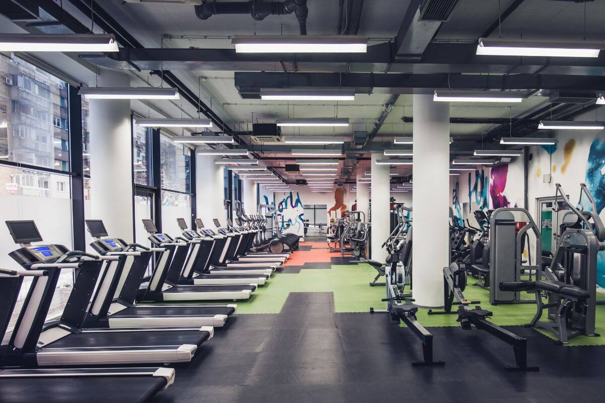 A picture of the gym and its equipment.