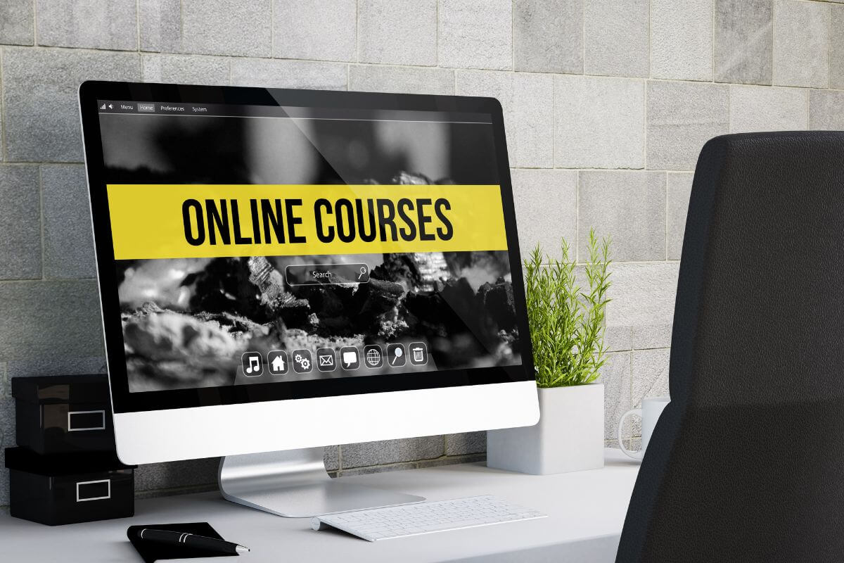 A picture of a monitor with online courses text display.