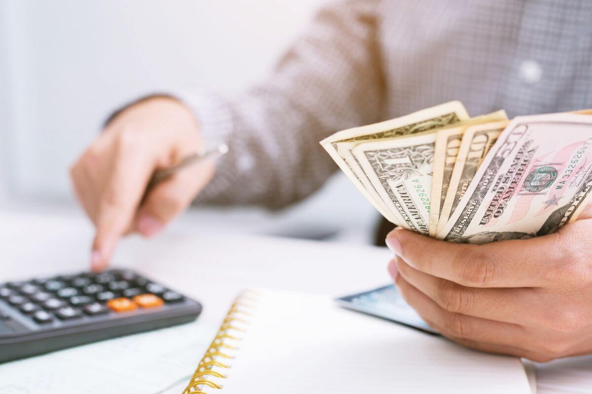 A picture of a woman calculating money.