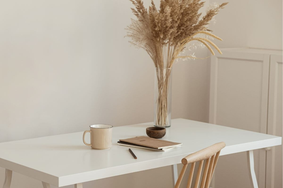 A picture shows a cozy workspace.