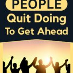 Aprenda como abandonar velhos hábitos pode impulsionar seus objetivos financeiros e mantê-lo seguindo em frente. Ao focar no que importa, você pode transformar pequenas escolhas diárias em grandes vitórias. Metas de Finanças Inteligentes e ações consistentes levam a mudanças reais. Compreender a época financeira certa para suas mudanças ajuda você a se manter no caminho certo. Construa estabilidade financeira e aproveite o progresso em direção à liberdade financeira, mantendo suas metas financeiras em vista. O planejamento financeiro aliado a hábitos simples de finanças pessoais cria um caminho para o crescimento a longo prazo.